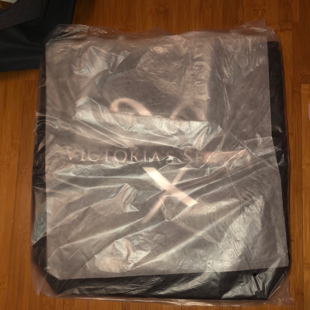 NEW Vs Victoria’s Secret glitter black tote bag nwt